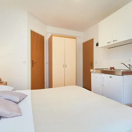 Astor Studio 1 *