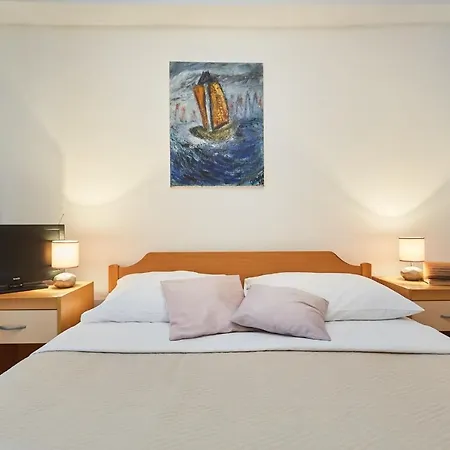 Astor Studio 1 Apartment